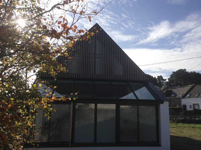 Atelier-de-bord-de-mer-à-Sarzeau-maison-toitures-ardoises-Architecte-Vannes-4-800x598
