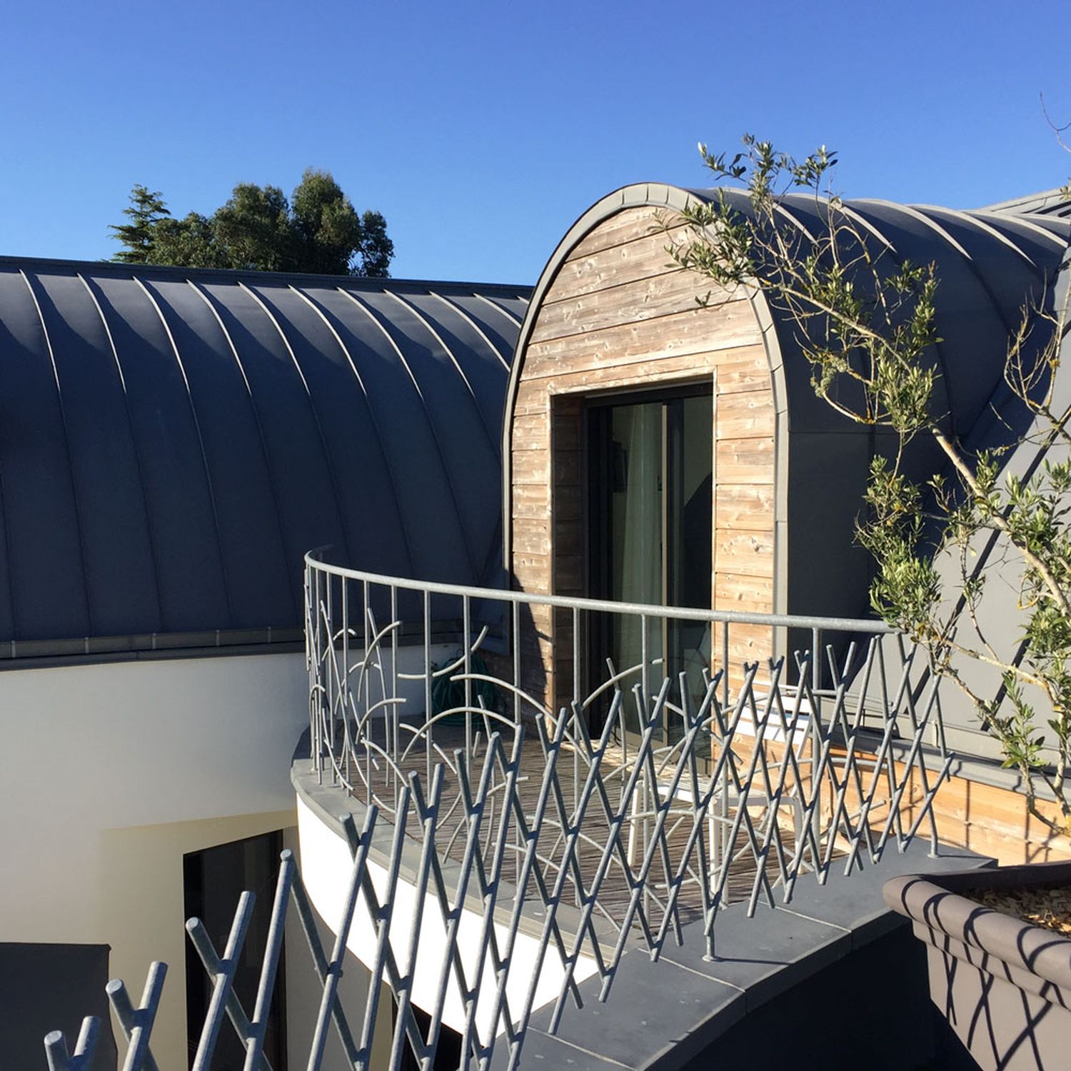 Villa-contemporaine-toiture-zinc-Architecte-à-Vannes-10