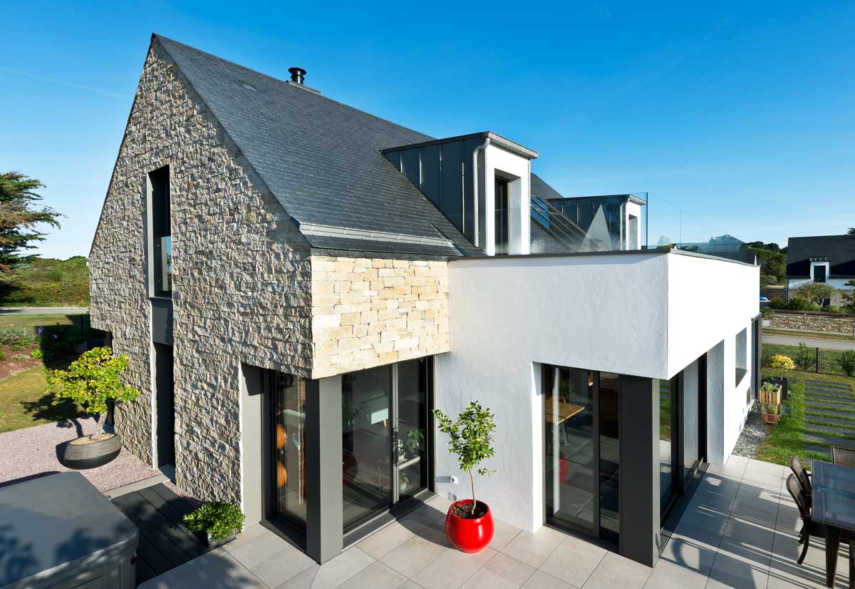 Architecte Sarzeau - Maison Toiture Ardoise MAISON-ARCHITECTE_Couverture-ardoise_habillage-pierre_SARZEAU