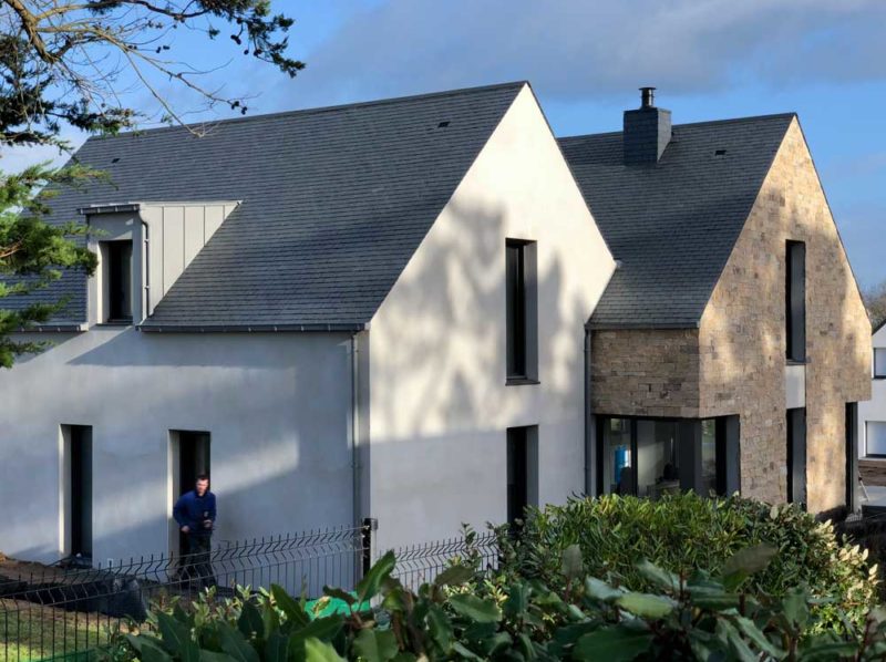 Maison-individuelle-faîtages-parallèles-800x598